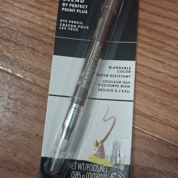 COVERGIRL Other - COVERGIRL Eye Pencil in Smoky Black